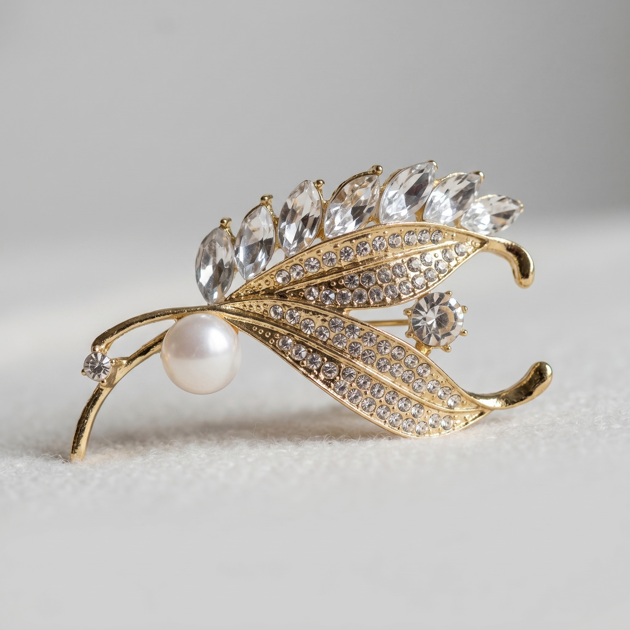 Angel Wings Pearl & Rhinestone Brooch - 8mm