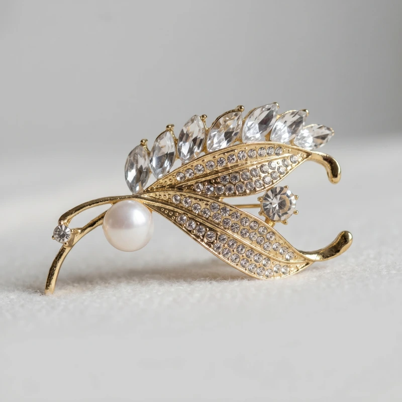 Angel Wings Pearl & Rhinestone Brooch - 8mm - Main Image