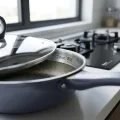 10 inch Low-Smoke Wear-Resistant Integrated Die-Cast Sauté Pan with Tempered Glass Lid, Compatible with All Stoves 5