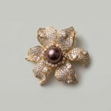Lustrous Mauve-Hued Pearl Petal Brooch, 11.68mm thumbnail 1
